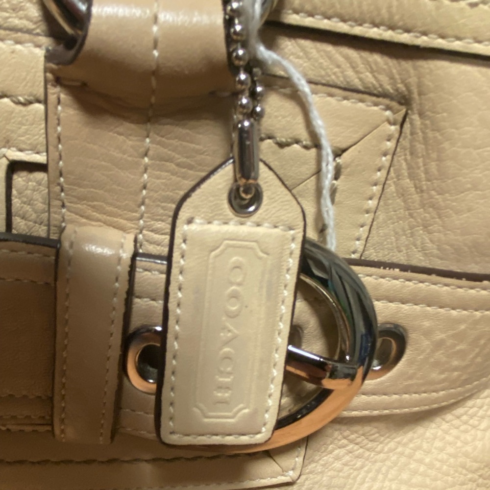 Coach Cream Leather Shoulder Bag - Picture 2 of 6